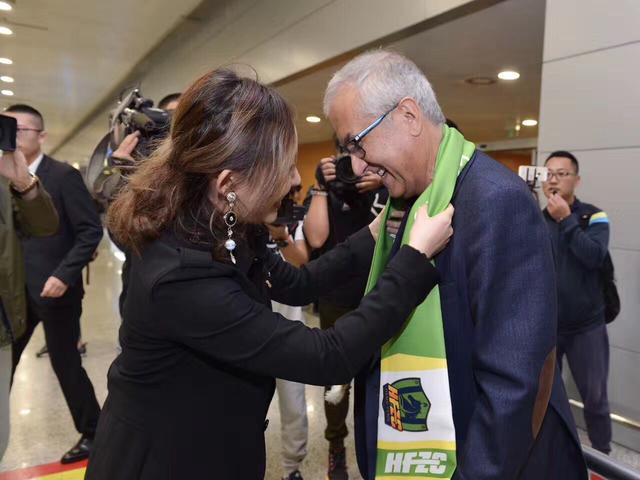 镜报：鲁尼接近伯明翰队史最低胜率 老板已经在考虑炒他鱿鱼《镜报》报道，伯明翰的老板已经在考虑解雇鲁尼。